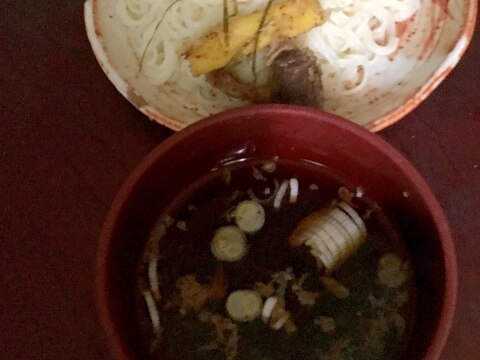 瀬戸内レモン風味のカニカマと椎茸の天ぷら付き素麺。
